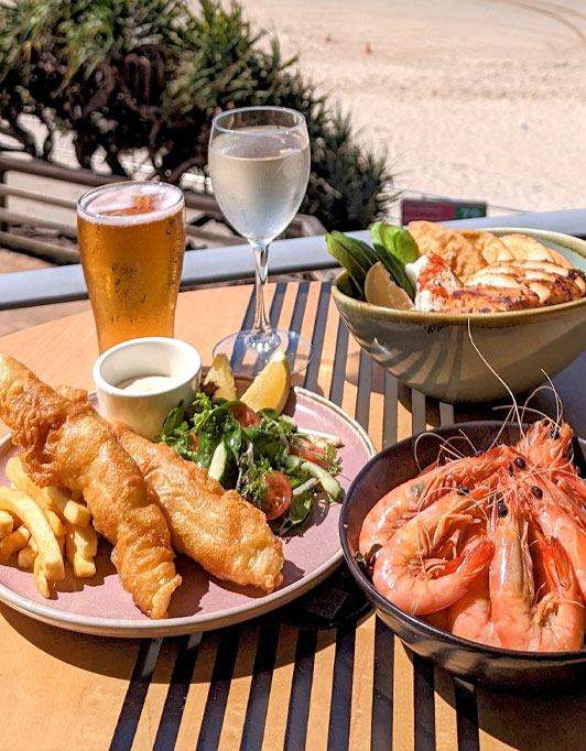 Open 7 Days Lunch And Dinner Coolum Surf Club